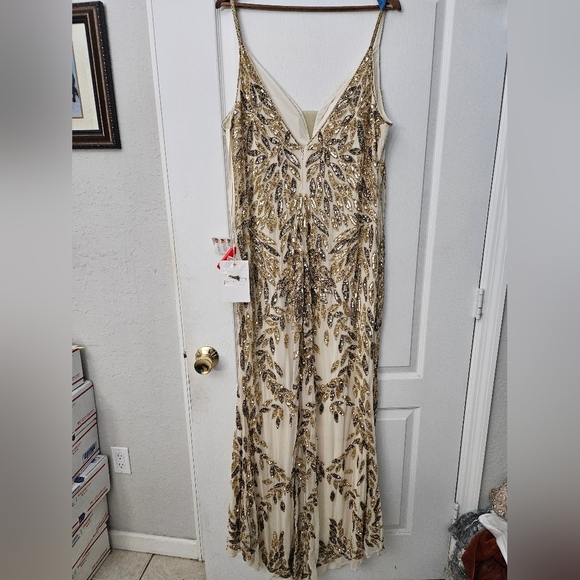 Mac Duggal Embellished Leaf Gown in Gold 16 NWT - Picture 12 of 16